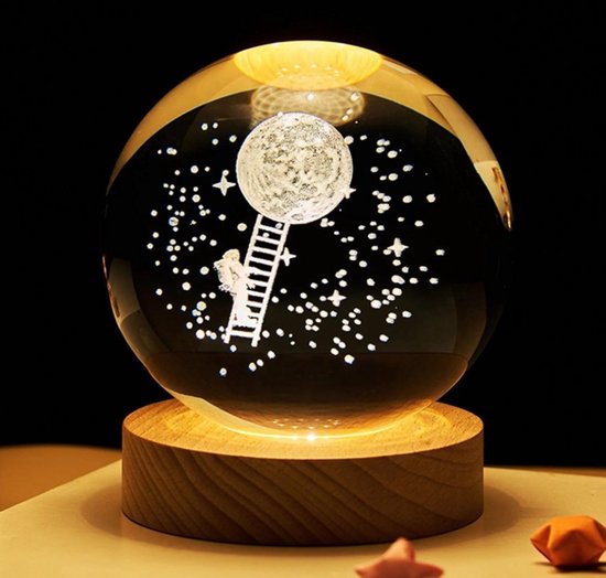 3D Kristallen Maanlamp | LED Glazen Bol Nachtlampje met Houten Voet | Dream to the Moon Decoratieve Lamp & Cadeau - 8 cm van Dream to the Moon