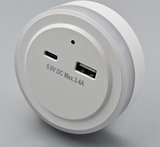 Benson Nachtlamp met USB-A & USB-C - 17 Watt - Dag/Nacht Sensor - 5V DC 3.4A van Merkloos