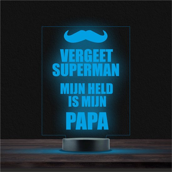 Led Lamp Met Gravering - RGB 7 Kleuren - Vergeet Superman Mijn Held Is Mijn Papa van Merkloos