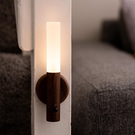 LED Sensor Wandlamp - Draagbaar - Oplaadbaar - Nachtlampje met Magnetische Basis - Indoor Gebruik - 1 Pack Walnoot Hout van Merkloos