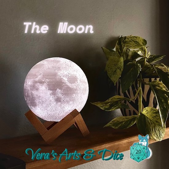 Maan Lamp - Vera's Arts & Dice - 16 Verschillende Kleuren - Planeet Lampen - LED Lamp - Oplaadbaar Dimbaar Stroboscoop Effect Mogelijk Aanraak Gevoelig Afstandsbediening - 3D Print Handmade - Lampen Verlichting Sfeerverlichting - Slaapkamer Woonkamer van Vera's Arts & Dice