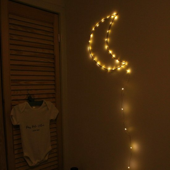 Maanlampje - 32CM - Zilver - BINNEN 24U VERZONDEN! | 100 LED | Batterij | Wandlamp | Maanlamp | Babykamer | Nachtlamp | Kinderkamer | Lang Snoer | Kraamcadeau | Babyshower | Babycadeau van Merkloos
