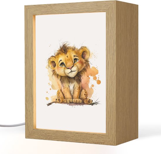 Nachtlampje 15x20 cm - Kinder lamp - Leeuw - Waterverf - Bruin - Dieren - Meisjes - Jongens - Tafellamp kinderkamer - Slaapkamer lamp - Bedlamp kinderen - Kinderlampje stopcontact - Wandlamp babykamer - Nachtlampjes van Merkloos