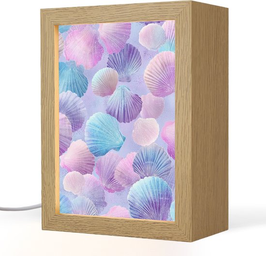 Nachtlampje 15x20 cm - Kinder lamp - Schelpen - Paars - Blauw - Patroon - Tafellamp kinderkamer - Slaapkamer lamp - Bedlamp kinderen - Kinderlampje stopcontact - Wandlamp babykamer - Nachtlampjes van Merkloos