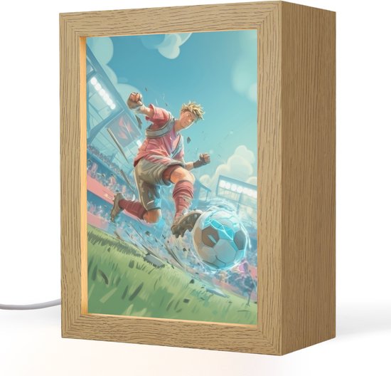 Nachtlampje 15x20 cm - Kinder lamp - Stadion - Voetbal - Jongen - Rood - Tafellamp kinderkamer - Slaapkamer lamp - Bedlamp kinderen - Kinderlampje stopcontact - Wandlamp babykamer - Nachtlampjes van Decoware
