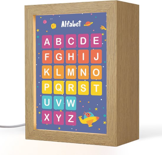 Nachtlampje 15x20 cm - Kinder lampje - Alfabet - Educatief - Letters leren voor kinderen - Ruimte - Tafellamp kinderkamer - Slaapkamer lamp - Bedlamp kinderen - Kinderlampje stopcontact - Wandlamp babykamer - Nachtlampjes van Merkloos