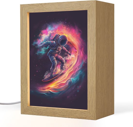 Nachtlampje 15x20 cm - Kinder lampje - Astronaut - Ruimte - Surfen - Kleurrijk - Tafellamp kinderkamer - Slaapkamer lamp - Bedlamp kinderen - Kinderlampje stopcontact - Wandlamp babykamer - Nachtlampjes van Merkloos