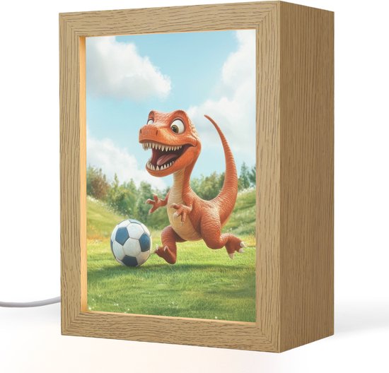 Nachtlampje 15x20 cm - Kinder lampje - Dinosaurus - Oranje - Cartoon - Voetbal - Tafellamp kinderkamer - Slaapkamer lamp - Bedlamp kinderen - Kinderlampje stopcontact - Wandlamp babykamer - Nachtlampjes