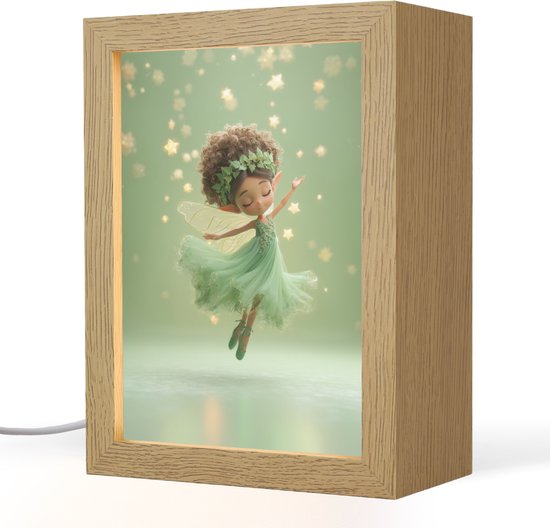 Nachtlampje 15x20 cm - Kinder lampje - Fee - Groen - Sprookje - Sterren - Tafellamp kinderkamer - Slaapkamer lamp - Bedlamp kinderen - Kinderlampje stopcontact - Wandlamp babykamer - Nachtlampjes van Merkloos