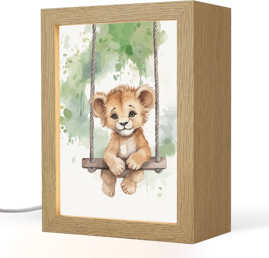 Nachtlampje 15x20 cm - Kinder lampje - Leeuw - Dier - Kinderen - Jungle - Tafellamp kinderkamer - Slaapkamer lamp - Bedlamp kinderen - Kinderlampje stopcontact - Wandlamp babykamer - Nachtlampjes