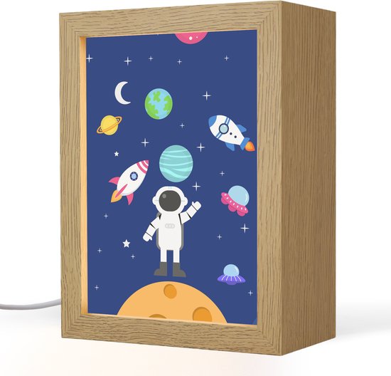 Nachtlampje 15x20 cm - Kinder lampje - Ruimte - Astronaut - Raket - Blauw - Tafellamp kinderkamer - Slaapkamer lamp - Bedlamp kinderen - Kinderlampje stopcontact - Wandlamp babykamer - Nachtlampjes van Merkloos