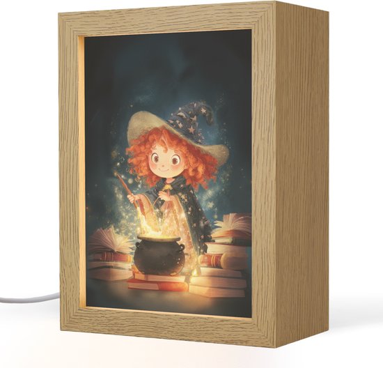 Nachtlampje 15x20 cm - Kinder lampje - Tovenares - Meisje - Boeken - Toveren - Tafellamp kinderkamer - Slaapkamer lamp - Bedlamp kinderen - Kinderlampje stopcontact - Wandlamp babykamer - Nachtlampjes van Merkloos