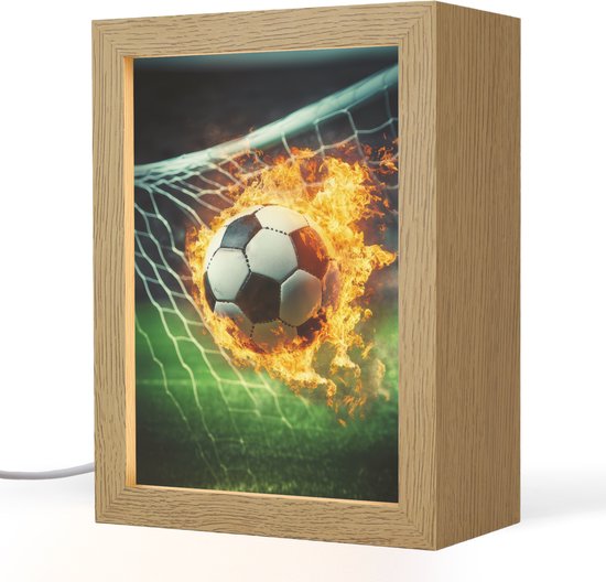 Nachtlampje 15x20 cm - Kinder lampje - Voetbal - Goal - Doelnet - Vuur - Tafellamp kinderkamer - Slaapkamer lamp - Bedlamp kinderen - Kinderlampje stopcontact - Wandlamp babykamer - Nachtlampjes van OnlyWow
