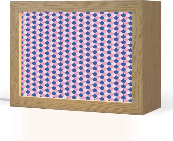 Nachtlampje 20x15 cm - Kinder lampje - Patroon - Schubben - Blauw - Roze - Tafellamp kinderkamer - Slaapkamer lamp - Bedlamp kinderen - Kinderlampje stopcontact - Wandlamp babykamer - Nachtlampjes van Merkloos