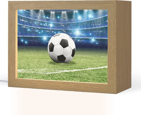Nachtlampje 20x15 cm - Kinder lampje - Voetbal - Stadion - Bal - Jongens - Tafellamp kinderkamer - Slaapkamer lamp - Bedlamp kinderen - Kinderlampje stopcontact - Wandlamp babykamer - Nachtlampjes van Merkloos