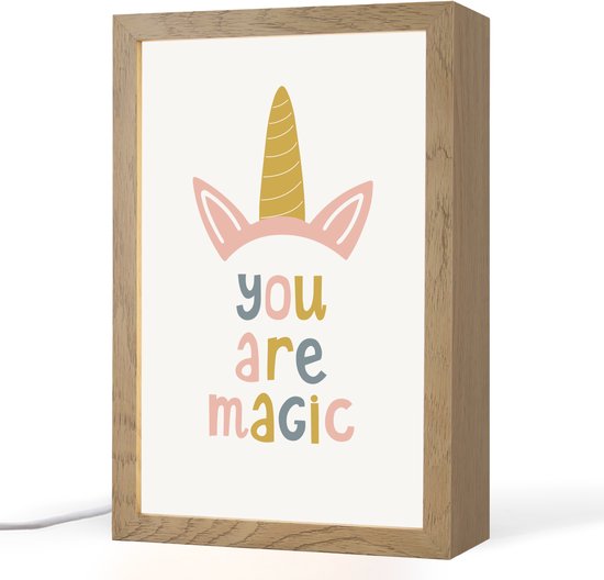 Nachtlampje 20x30 cm - Kinder lamp - Eenhoorn - Quote - Roze - 'You are magic' - Tafellamp kinderkamer - Slaapkamer lamp - Bedlamp kinderen - Kinderlampje stopcontact - Wandlamp babykamer - Nachtlampjes van Merkloos