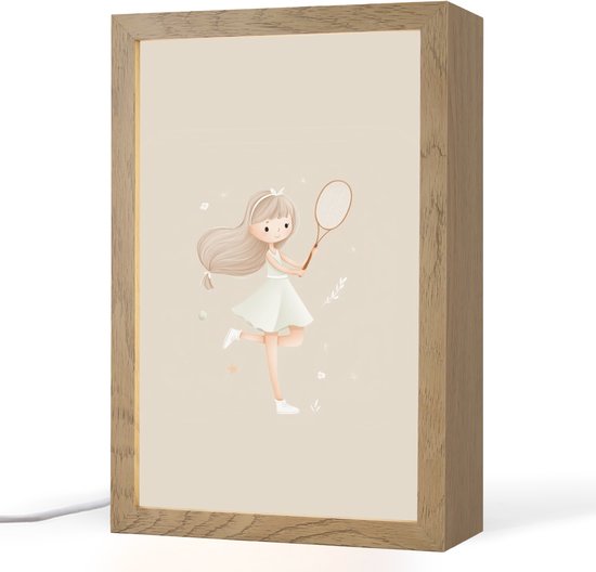 Nachtlampje 20x30 cm - Kinder lampje - Meisje - Tennis - Beige - Tafellamp kinderkamer - Slaapkamer lamp - Bedlamp kinderen - Kinderlampje stopcontact - Wandlamp babykamer - Nachtlampjes