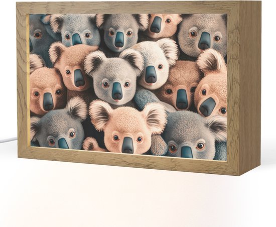 Nachtlampje 30x20 cm - Kinder lampje - Koala - Dieren - Patronen - Grijs - Bruin - Kinderen - Tafellamp kinderkamer - Slaapkamer lamp - Bedlamp kinderen - Kinderlampje stopcontact - Wandlamp babykamer - Nachtlampjes van OnlyWow