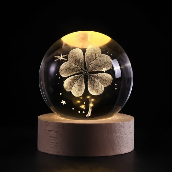 Nachtlampje - 3D kristallen bol lamp - Klavertje vier - Glazen bol - Houten voet - LED verlichting - USB interface - Huisdecoratie ornament - Verjaardagscadeau - 8*7*7cm van Merkloos
