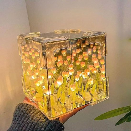 Nachtlampje - Bureaulamp - Nachtlampje volwassenen - DIY Tulpen Nachtlamp – 20 Roze Bloemen – LED Tafellamp – Romantisch Cadeau – Sfeerverlichting Slaapkamer – USB Oplaadbaar – Glas & Spiegel Design – Decoratieve Bloemenlamp van Merkloos