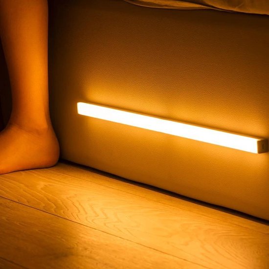 Nachtlampje - Nachtlampje met Bewegingssensor - Inclusief Oplaadkabel - Motion Lamp - LED Wandlamp Binnen - Warm Wit - Magnetische Montage - 30cm - Warm Wit Licht van N/A