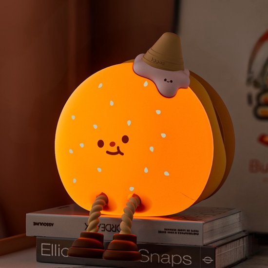 Nachtlampje voor Kinderen | Oplaadbaar | Hamburger | 100% BPA vrij | Timer | Dimbaar | Nachtlampje Baby | USB | LED | Zacht Siliconen | Babykamer verlichting | Veilig voor kinderen | Cadeau | Kinder Nachtlampje | Slaaptrainer | Speelgoed van Flow Amsterdam