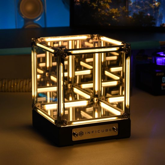 Namajunas - Oneindige spiegel kubus lamp - USB-C oplaadbaar - Nachtlampje met technologische uitstraling - Sfeervol tafel accessoire - Nachtlampje met vierdimensionale ruimte en afgrond - Creatief cadeau voor gamers en sciencefictionliefhebbers