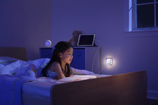 OSRAM LUNETTA EDGE plug-in nachtlamp, wit, 0,35W, 10lm, warm wit licht, daglichtsensor, USB-A & USB-C poort, LED technologie, oplaadfunctionaliteit, lange levensduur, IP20, 3000K. van Osram