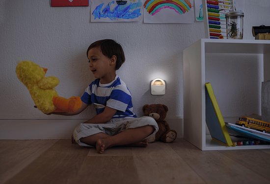 OSRAM stopcontact nachtlampje met touchdimmer, schemersensor en dag-nachtautomaat, 4000K neutraal wit, voor hal en kinderkamer van Merkloos