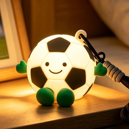 Ryoudavell - Voetbal Siliconen Nachtlampje - Mini LED Kinderlamp met Tikbediening - 7 Kleuren & 3 Helderheidsniveaus - Met Afneembaar Draagkoord - BPA-vrij - Voor Kinderkamer, Slaapkamer & Cadeau